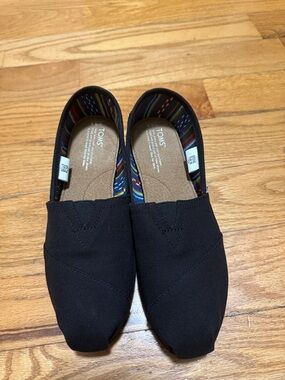 Toms Classic Black On Black Canvas - Brown Box